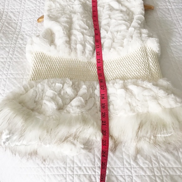 VERY POSH, SPECIAL OCCASION FAUX FUR VEST EUC - Picture 8 of 9